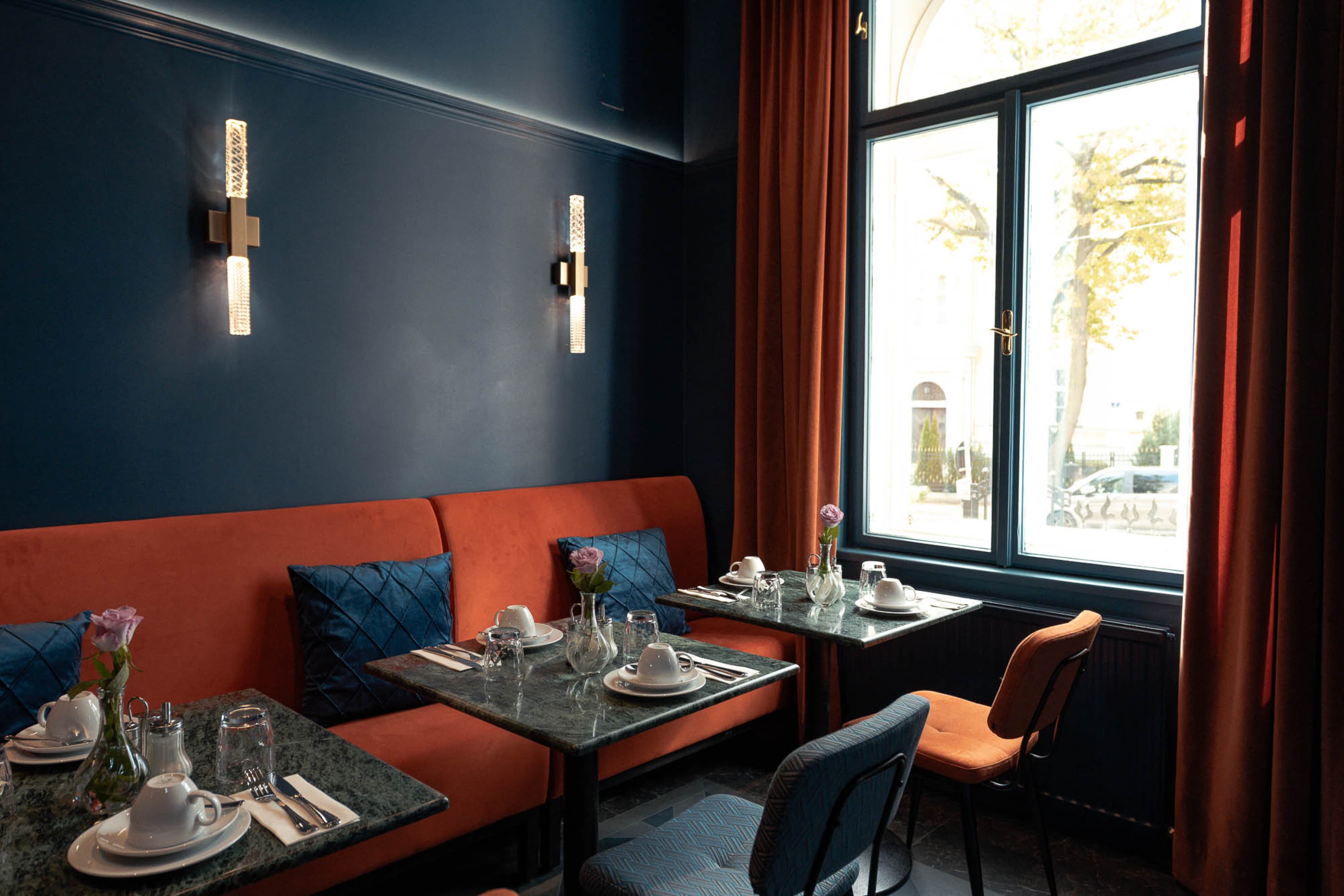 Our guests can enjoy a fresh breakfast each morning, which has a selection of a continental breakfast. Located in the lobby, the guests can start their day with a coffee at the tables.