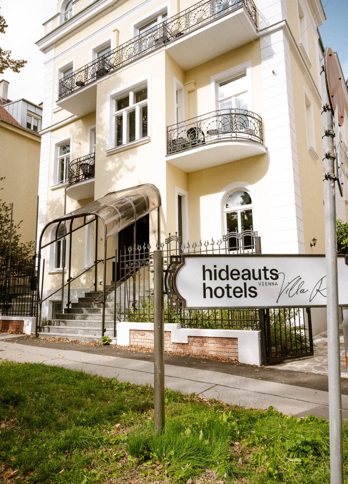 Seen is the frontside of the hotel and the logo in front. The historic Villa has been rennovated and shows itself in new style now.