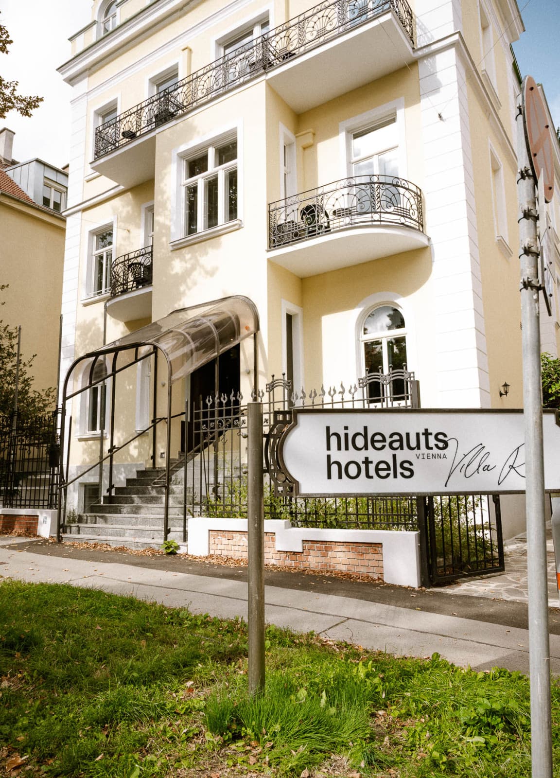 Seen is the frontside of the hotel and the logo in front. The historic Villa has been rennovated and shows itself in new style now.