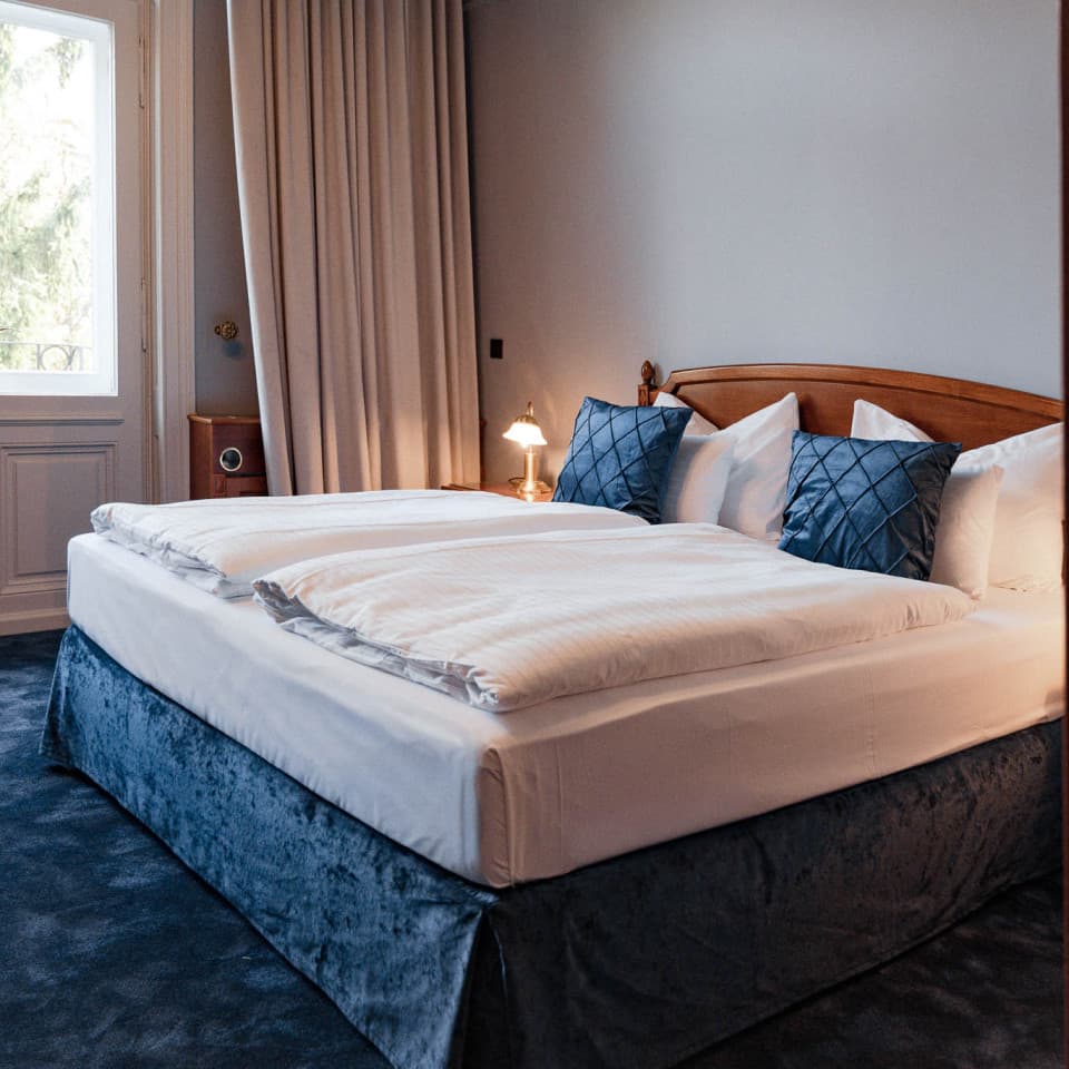 Die Kategorie „Chic Garden View“ lädt Sie zum Entspannen ein und bietet Ihnen die Möglichkeit, den wunderschön restaurierten Balkon zu genießen.