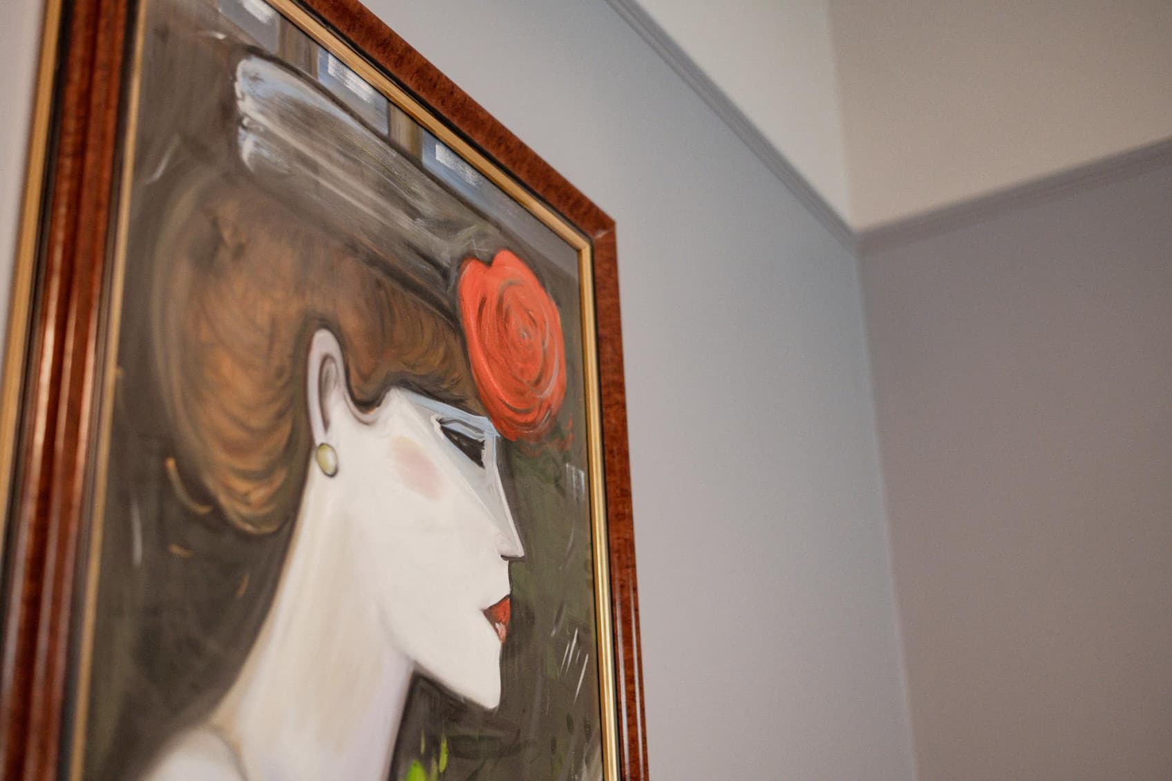 Seen is a beautiful art work by a serbian artist, that shows a woman in a 20s inspired theme.