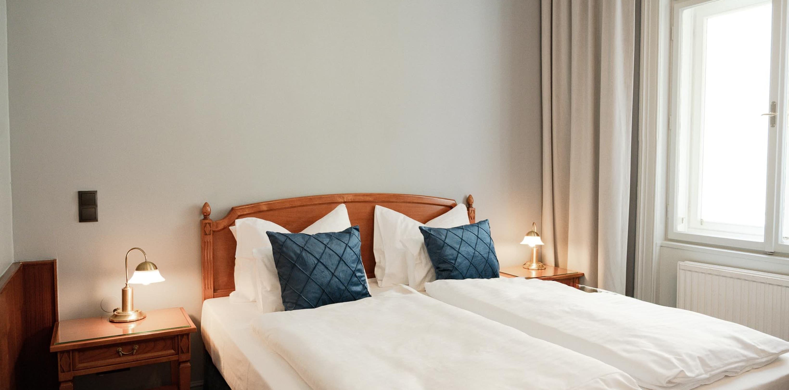 Seen is the Double bed of the category Comfy, which is suited or two people. The background tones are softer blues and greys.